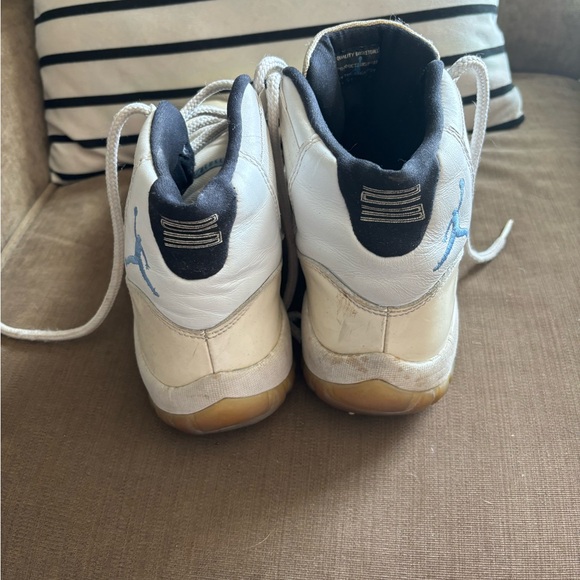 Air Jordans 11 size 9 1/2 - Picture 3 of 4